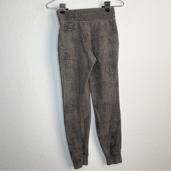 Lululemon Warm Down Jogger Thread Dye Rover Black 7/8 Length Size 0 - Picture 7 of 12